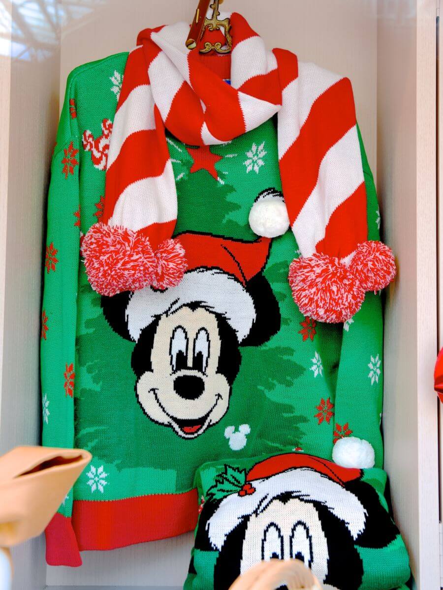 ディズニー　クリスマス　2019年　ミッキー　セーター　Mサイズ　緑
