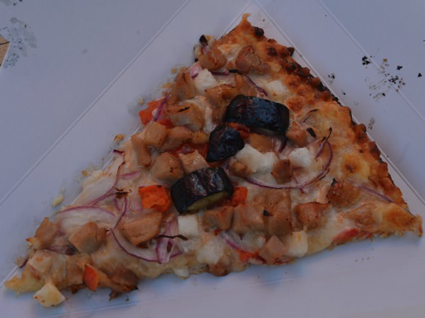 テリヤキチキンとナスと山芋のピザ