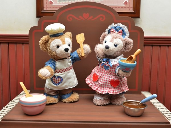 ダッフィーの姿を再現 ダッフィーとシェリーメイのチョコレート ダッフィーの姿を再現 ダッフィーとシェリーメイのチョコレート