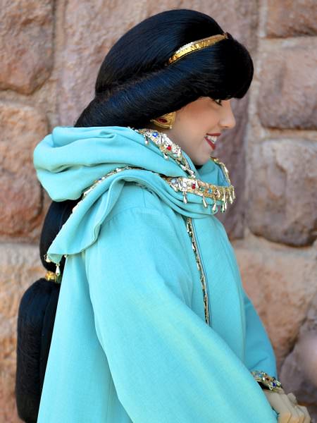コートが素敵な冬服ジャスミンたち アラビアンコーストキャラクターグリーティング