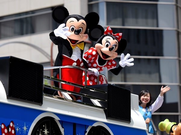 神戸にミッキーたちがやってきた 神戸まつり15ディズニーリゾートスペシャルパレード