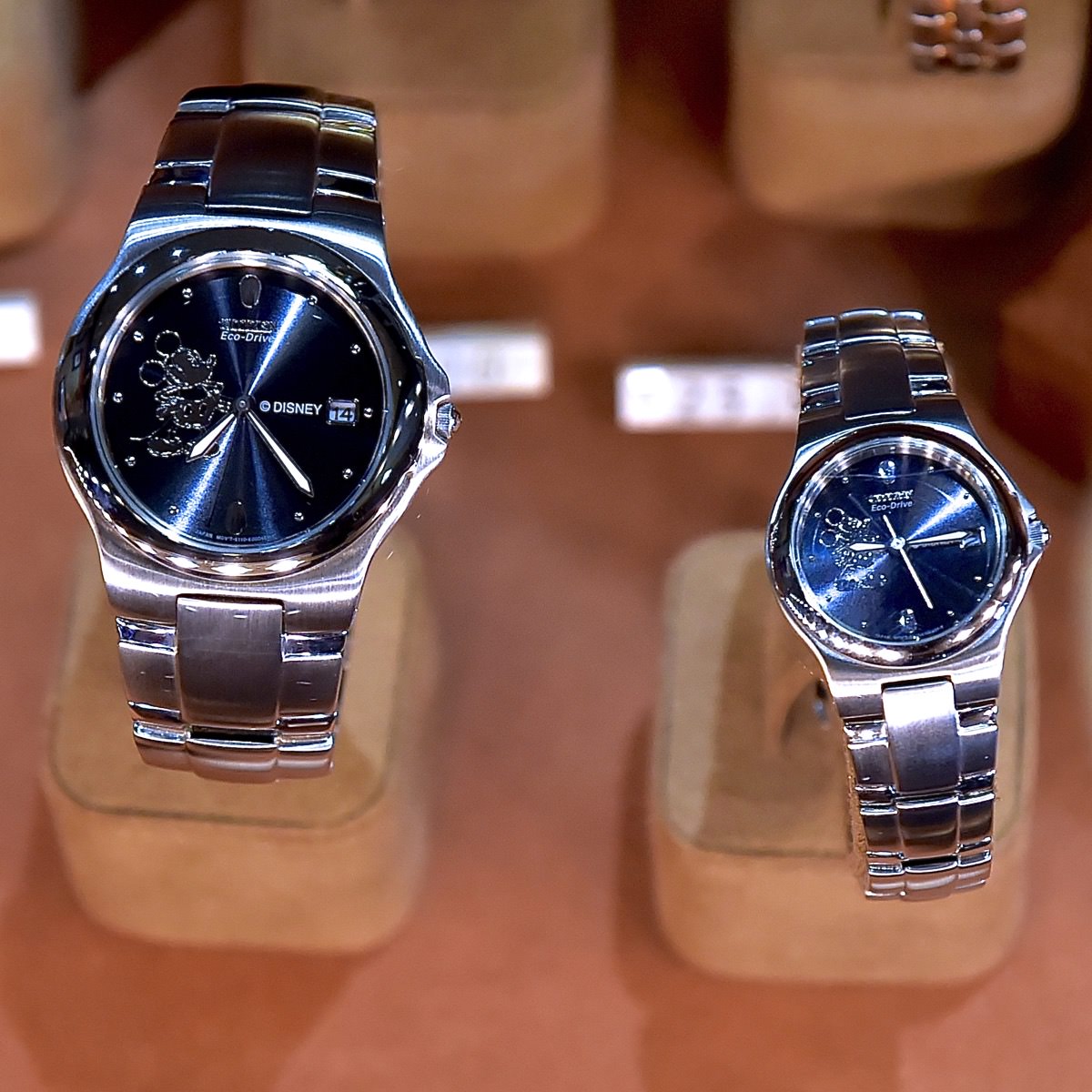 予約 定価5 3万新品 シチズン日本未発売メンズ腕時計 ディズニーコラボミッキー金白 時計