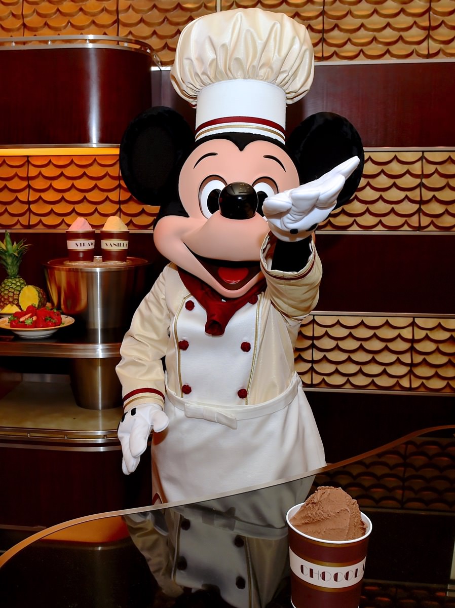 ミッキーとつくるパフェで記念日のお祝いを ディズニーアンバサダーホテル マイ アニバーサリーストーリー