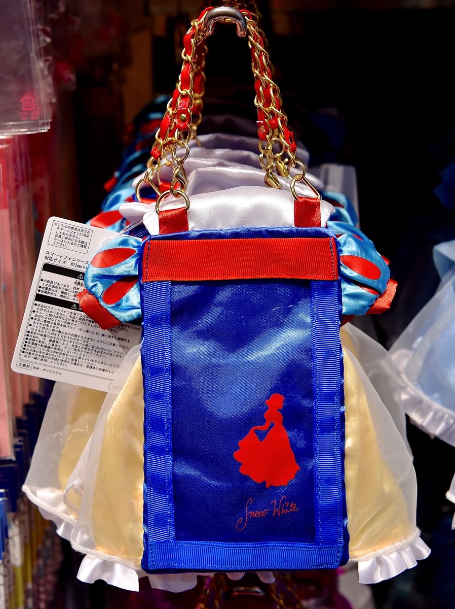 ラプンツェルたちプリンセスのドレスモチーフ ディズニーランドのポーチ型スマートフォンケース