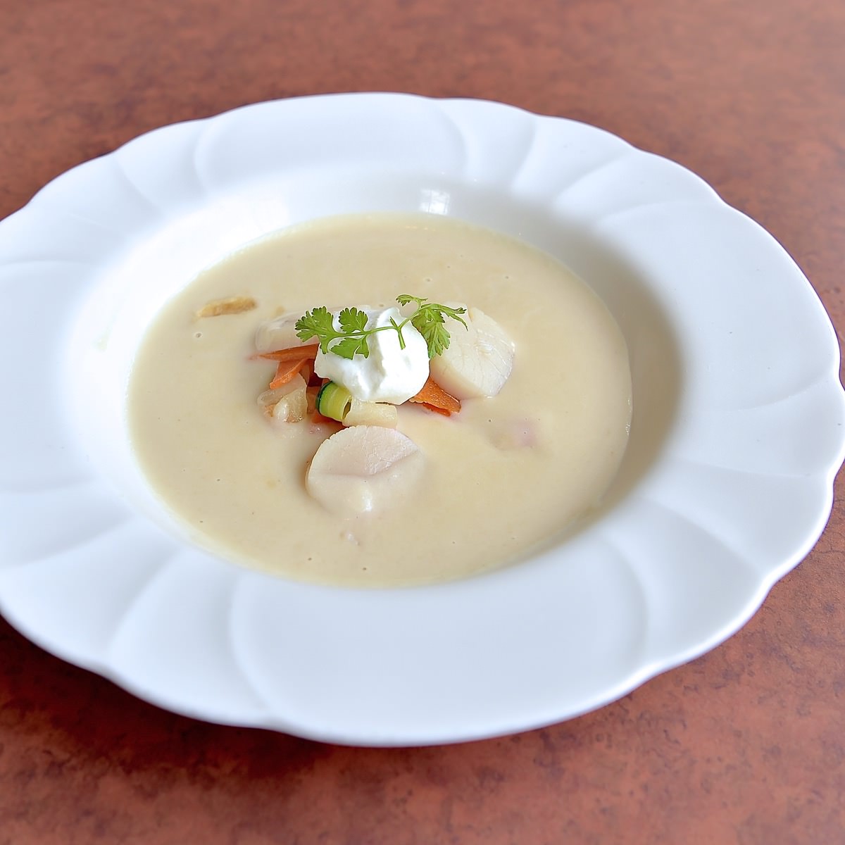 白インゲン豆のクリームスープ、帆立貝とベジタブル入り