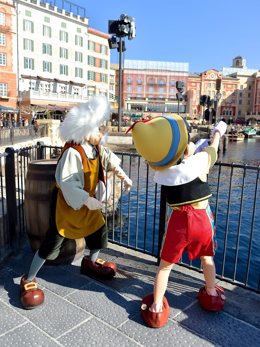 釣りをはじめるゼペット＆ピノキオ