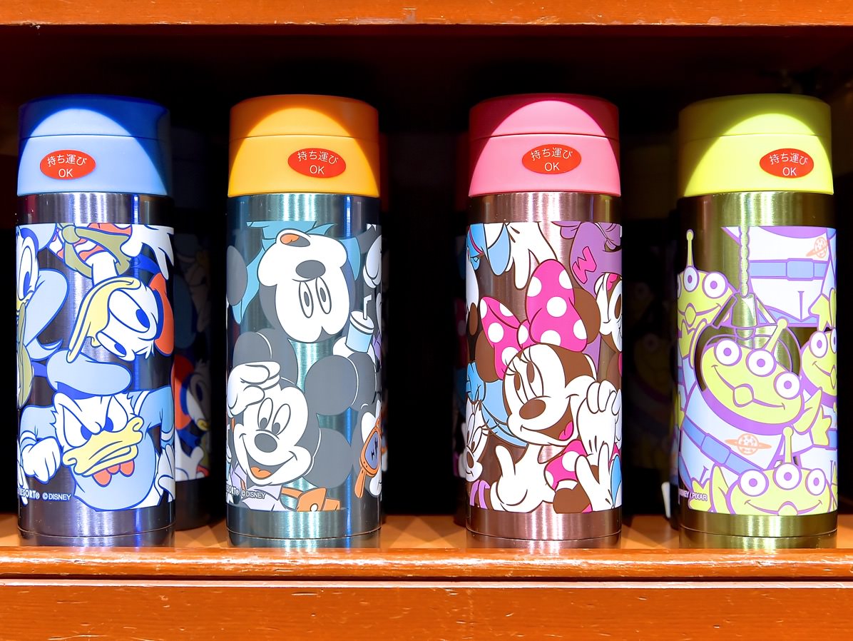 ミッキーたちの総柄デザイン 東京ディズニーランドのドリンクボトル