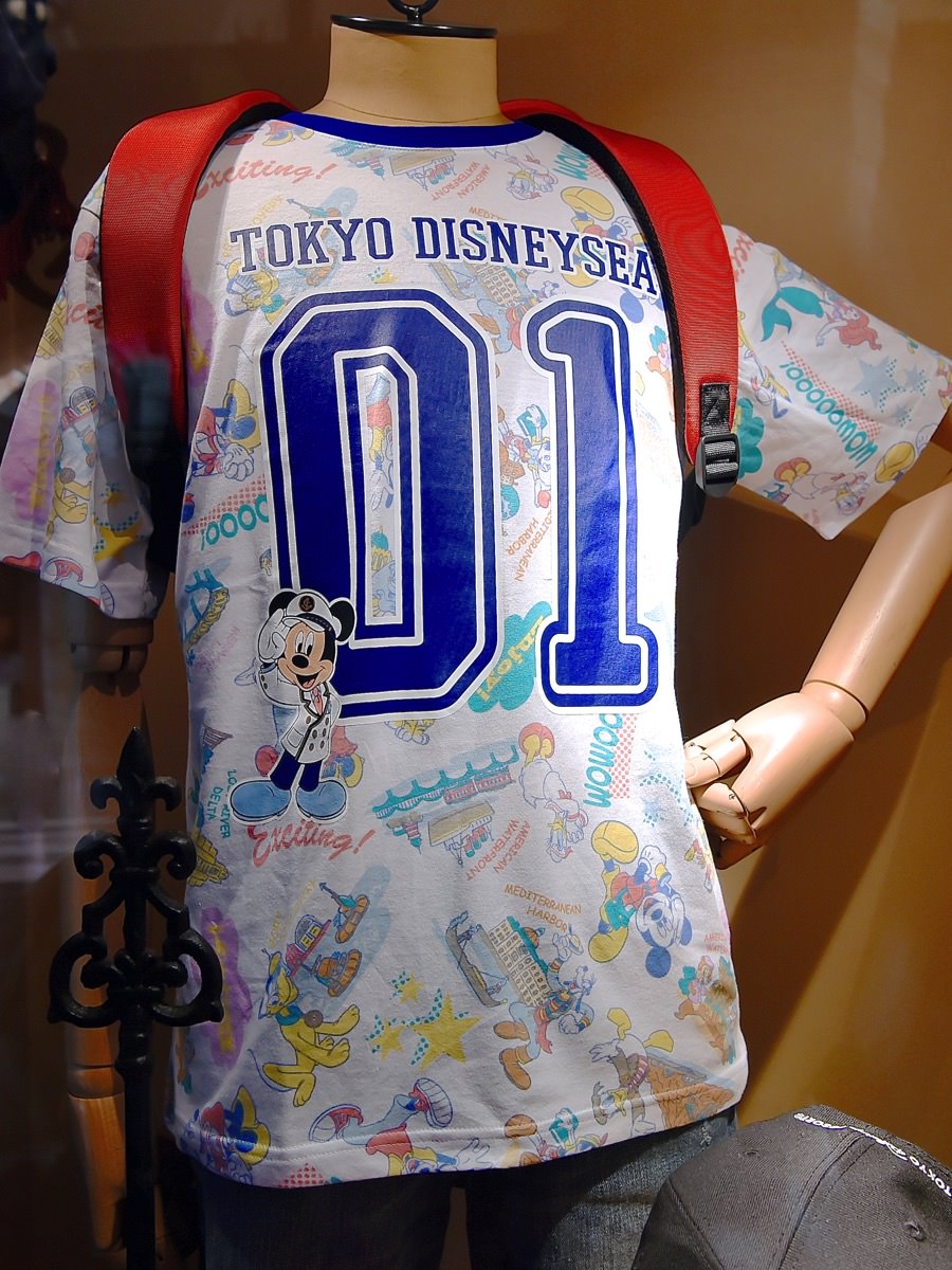 東京ディズニーシーデザインTシャツ　ディスプレイ