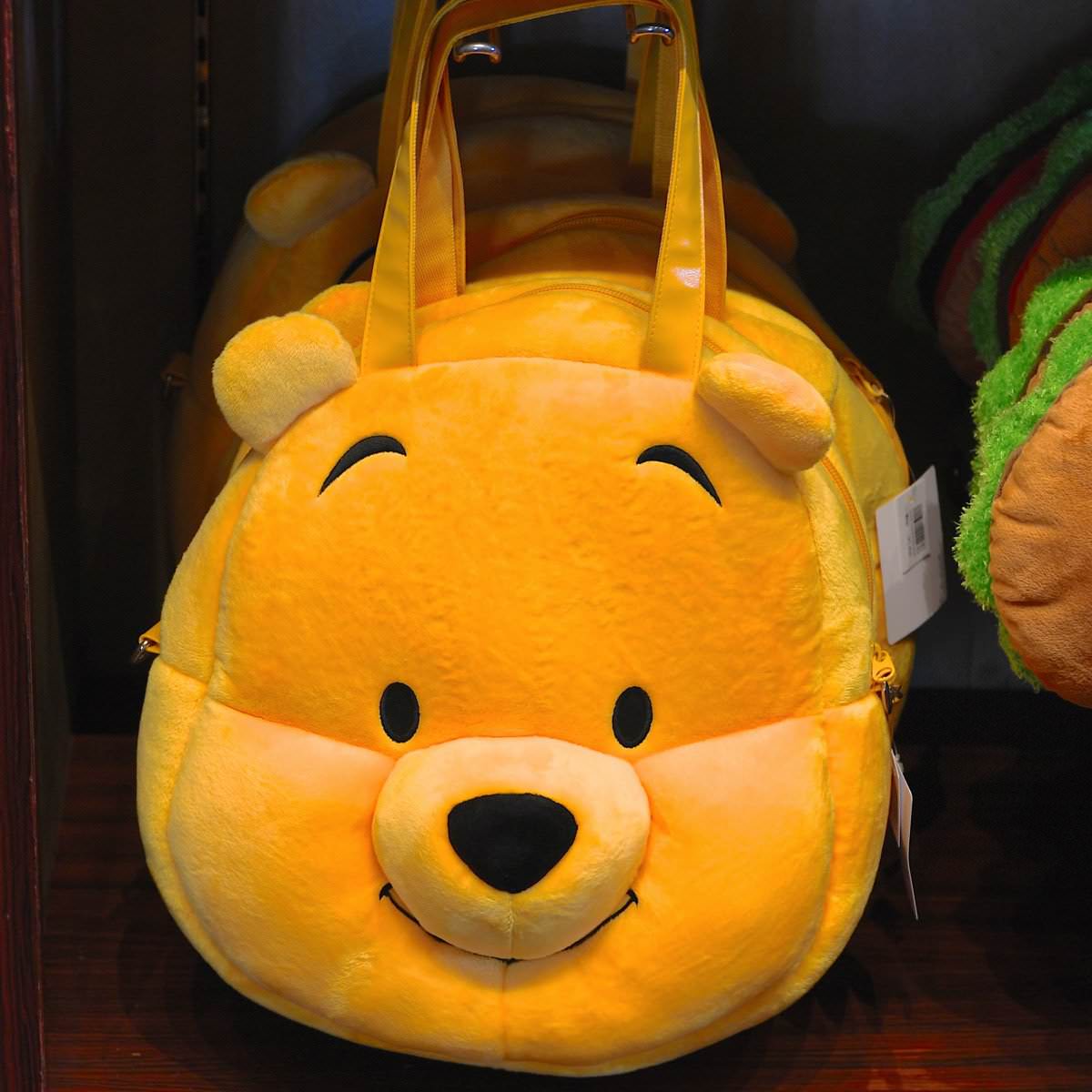 ついに人気のプーさんのお顔型が登場 東京ディズニーランドキャラクターデザインバッグ
