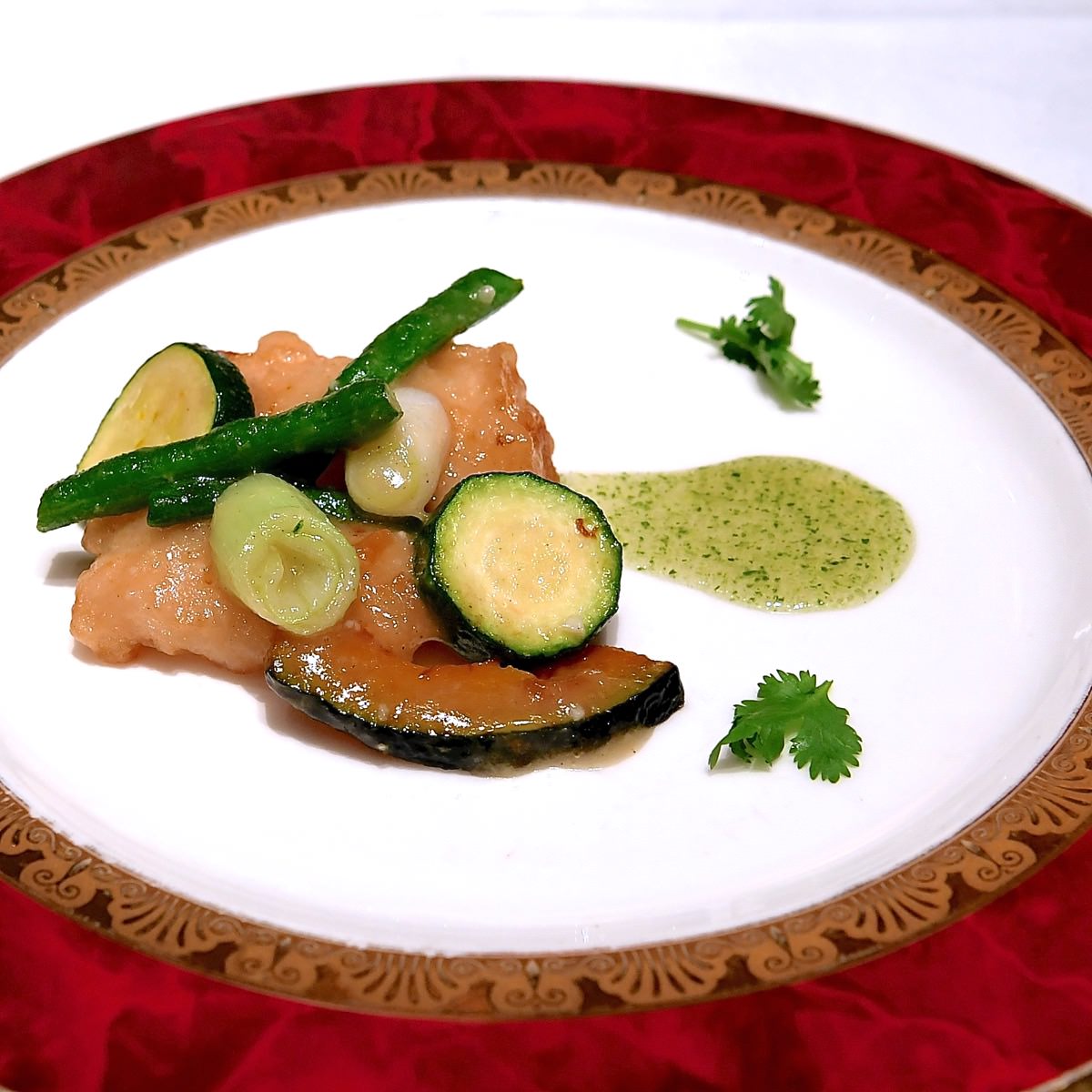 白身魚と季節の野菜の炒め 香菜ソース