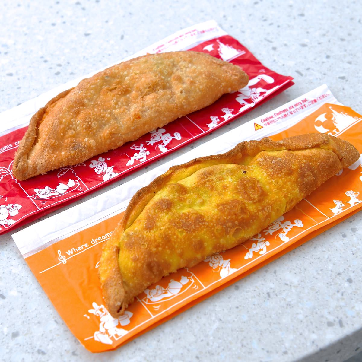 フライドピザ（チキン&モッツァレラ・シーフードチーズカリー）