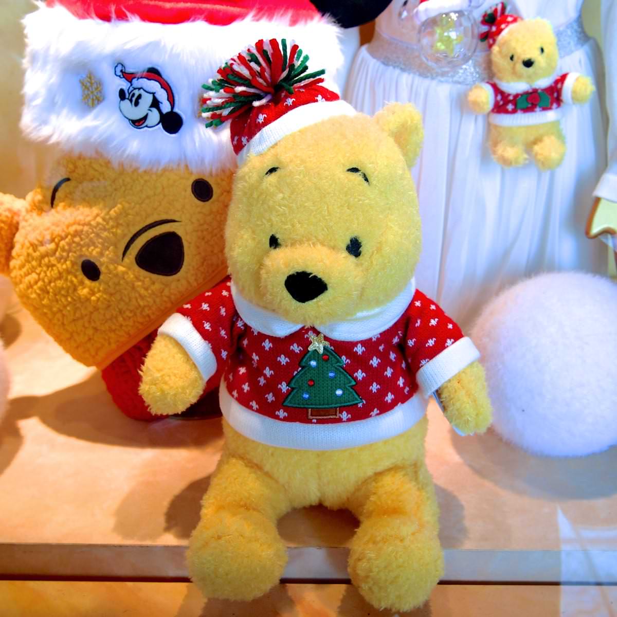 東京ディズニーランドクリスマス限定くまのプーさんぬいぐるみ&ぬいぐるみバッジ
