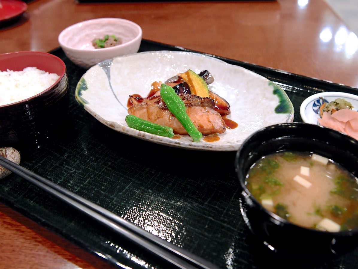 レストラン櫻本日の魚料理　ブリの照り焼き