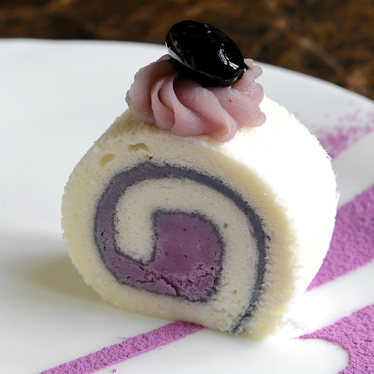 紫芋のロールケーキ