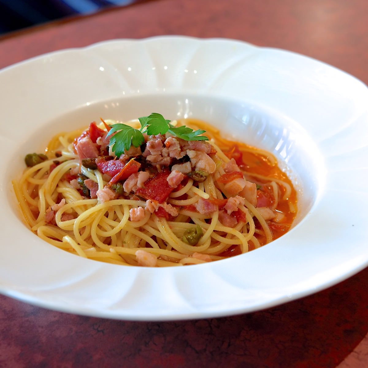 スパゲッティーニ、パンチェッタとドライトマトのガーリックオイルソース