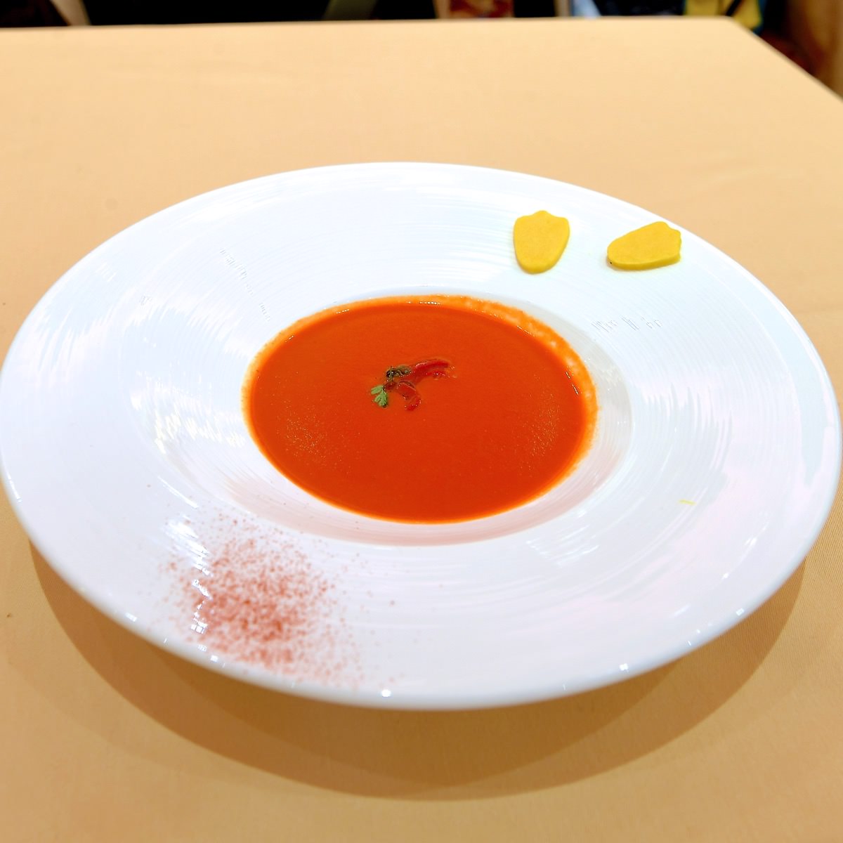 レッドパプリカのスープ 　バニラの香るレッドパプリカのコンフィ