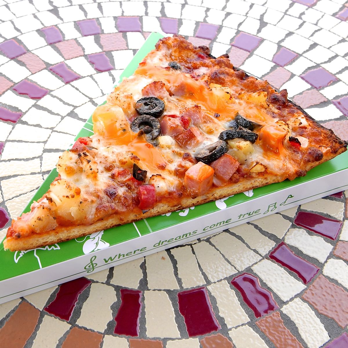 スパイスポテトとボローニャソーセージのミートソースピザ
