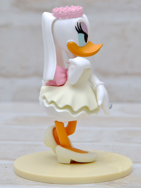 ディズニーキャラクターズ LOVERS MOMENTS -Daisy Duck-ホワイト右