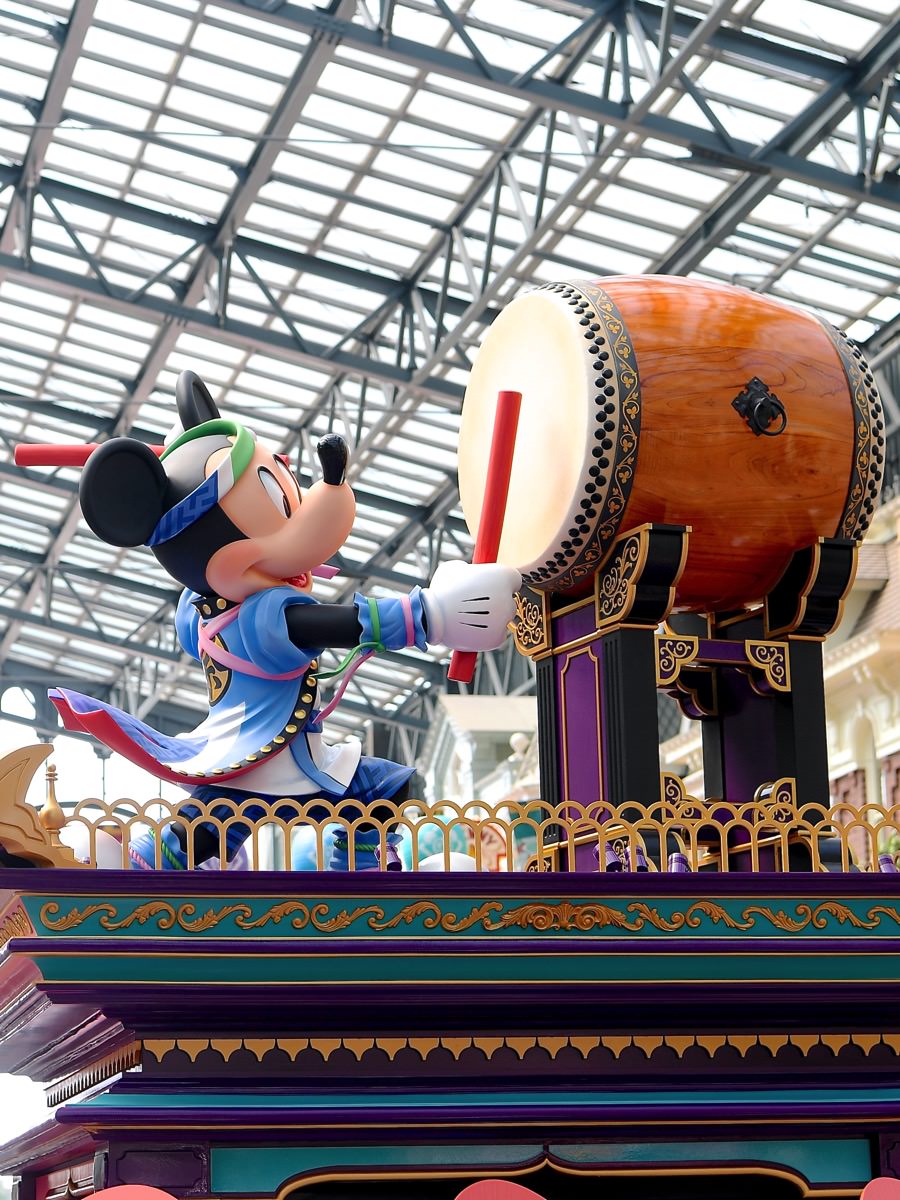 和の雰囲気にあふれたフォトロケーションも 東京ディズニーランド ディズニー夏祭り17 デコレーション