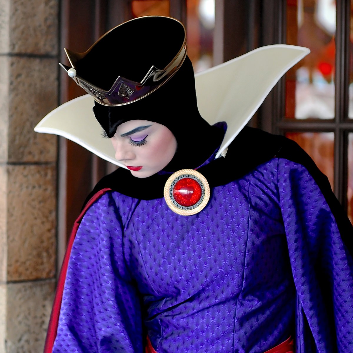美しい女王姿で登場！東京ディズニーランド 『白雪姫』“ウィックド 