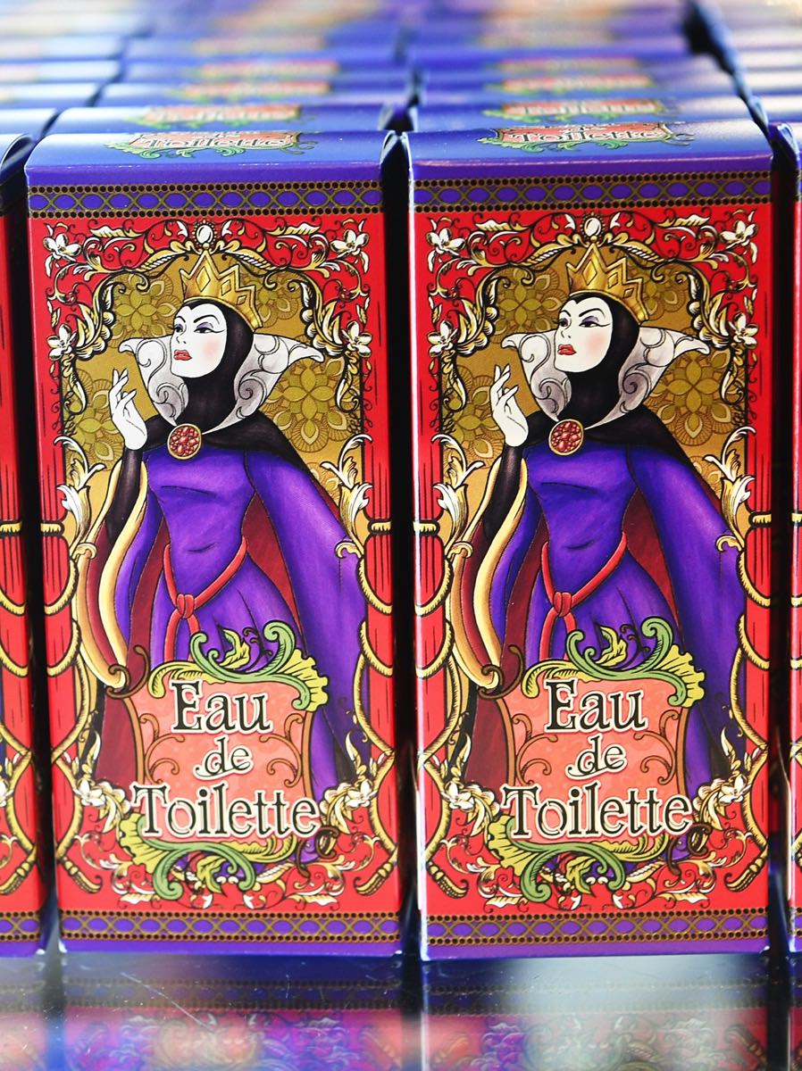 “王妃（ウィック・ド・クウィーン）”香水パッケージ