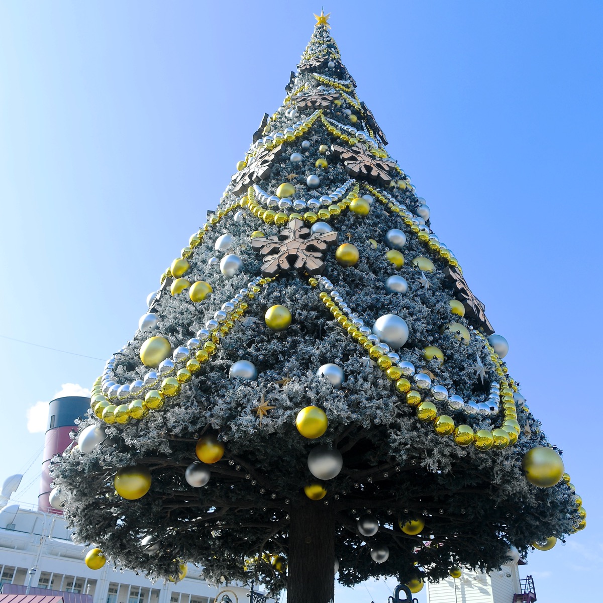 白と金に輝く 東京ディズニーシー クリスマス ウィッシュ17 デコレーション