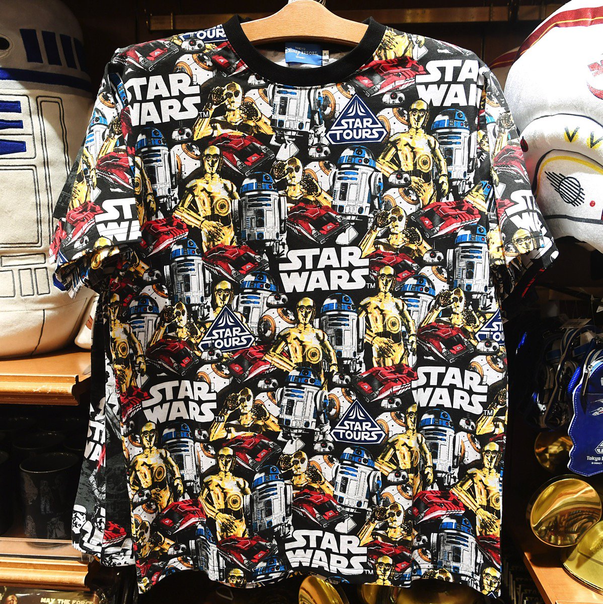 人気の総柄デザイン！東京ディズニーランド『STAR WARS(スター・ウォーズ)』Tシャツ