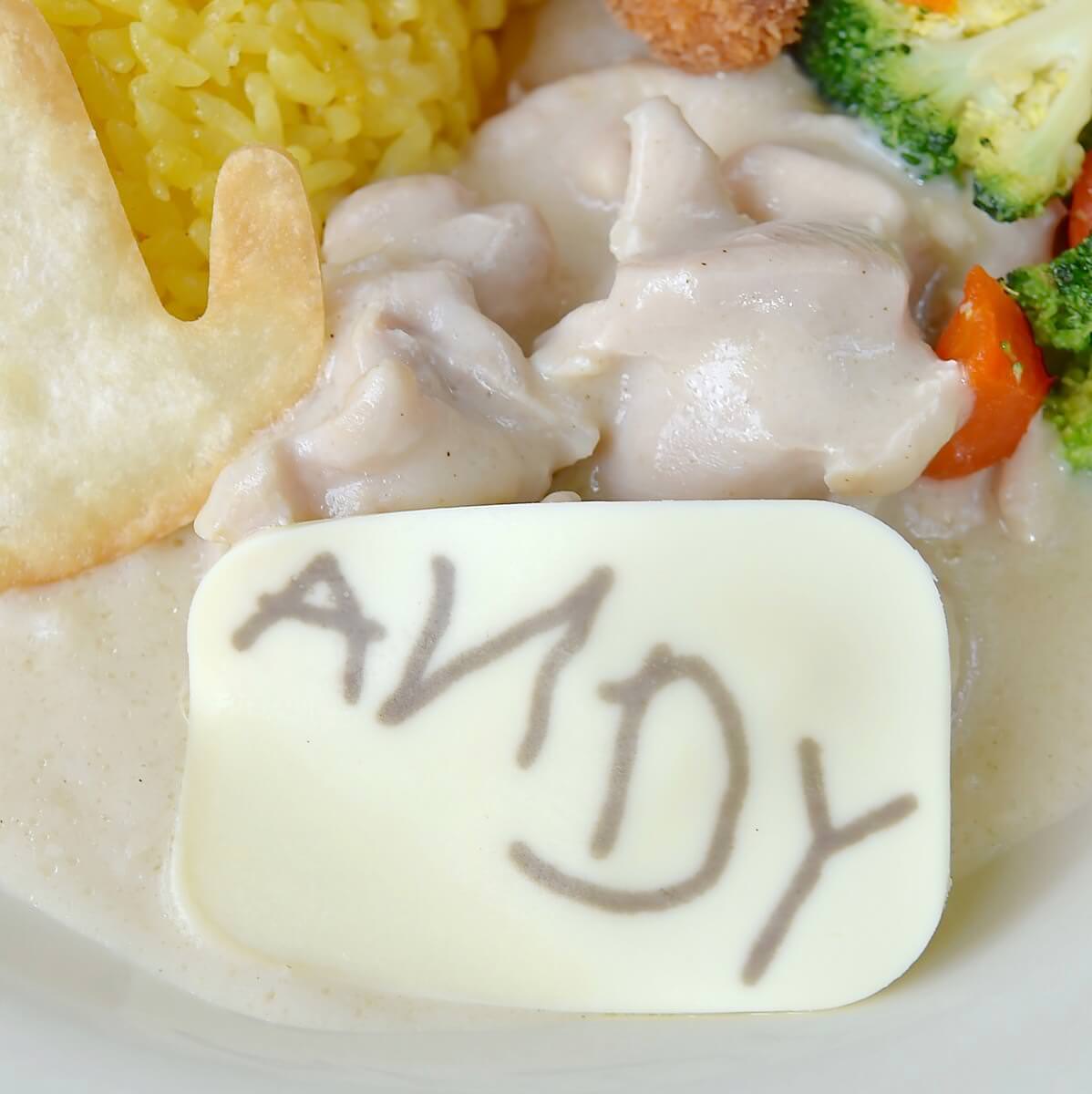 チキンのクリームソースとエビカツ、サフランライス添え　アンディのサイン