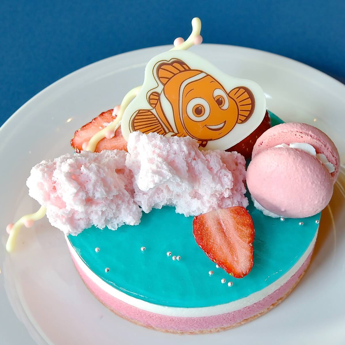 かわいい ニモ のホールケーキ ホライズンベイ レストラン ピクサー プレイタイム18 コーラルリーフ ケーキ