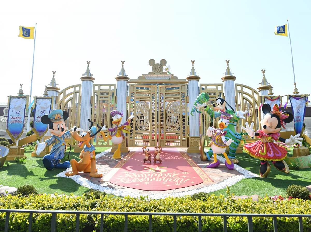祝祭感溢れるフォトスポット 東京ディズニーランド35周年 Happiest Celebration デコレーション