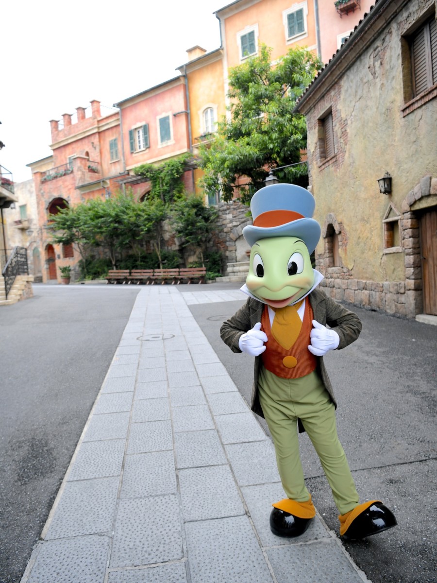 イタリアの街並みに馴染んだピノキオファミリー 東京ディズニーシー ピノキオ グリーティング
