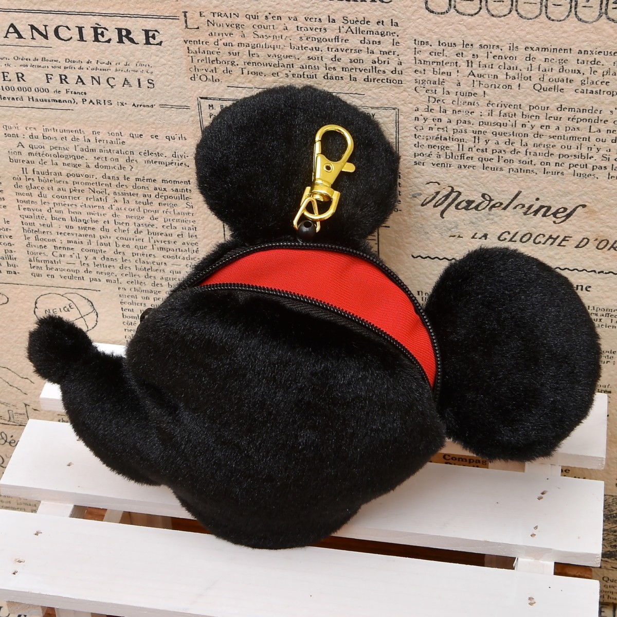 ミッキー90周年デザイン ぬいぐるみポーチ／ミッキーマウス　後ろ