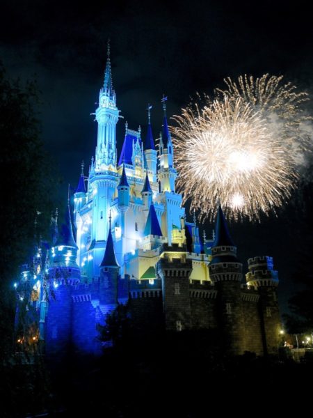 東京ディズニーランド 花火ショー「ディズニー・ライト・ザ・ナイト」スタート