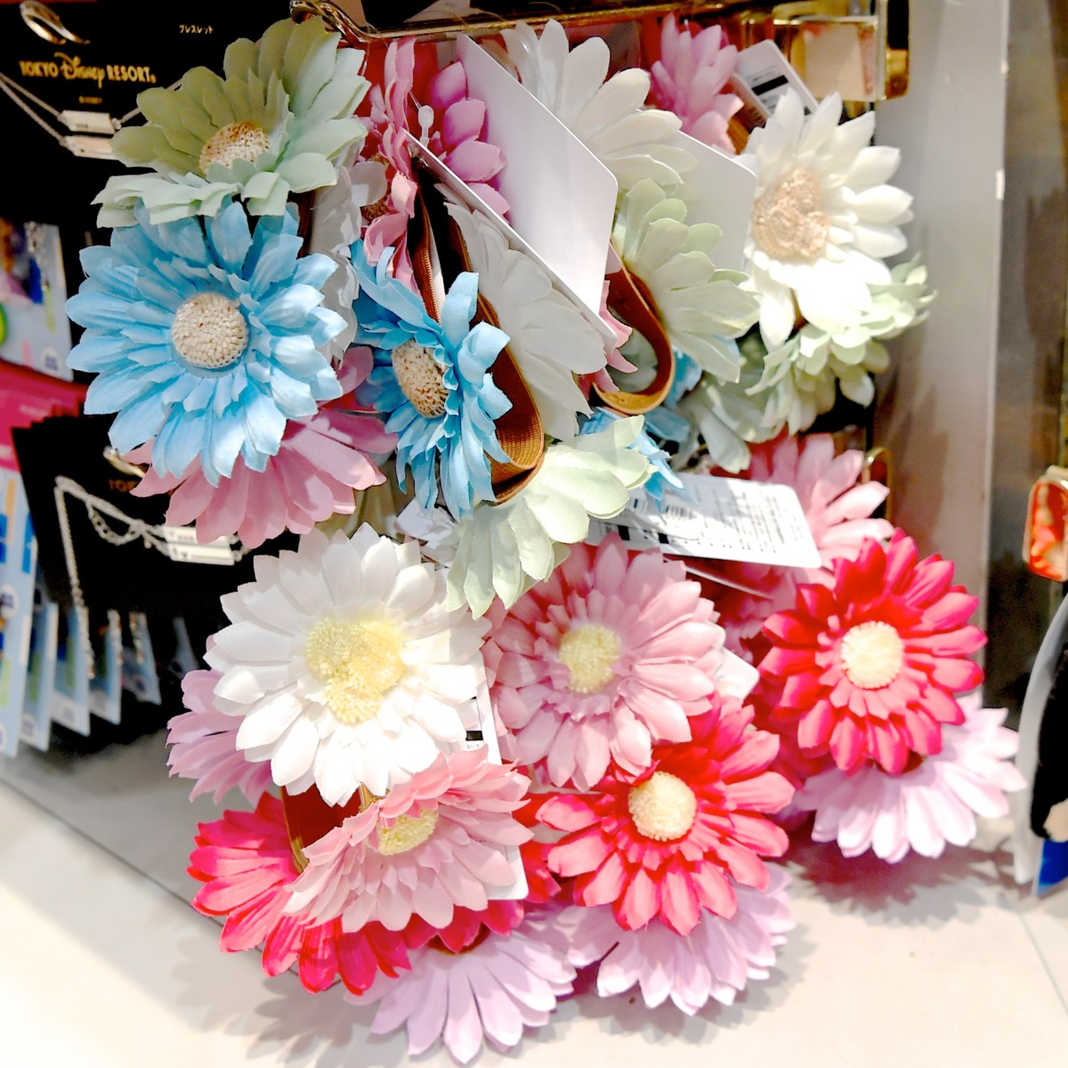 ミッキーシェイプのお花で手元も華やかに 東京ディズニーランド ブレスレット