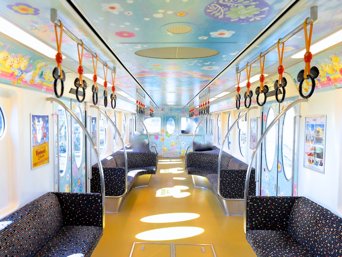 東京ディズニーシー「ディズニー・イースター2019」デザインの車両