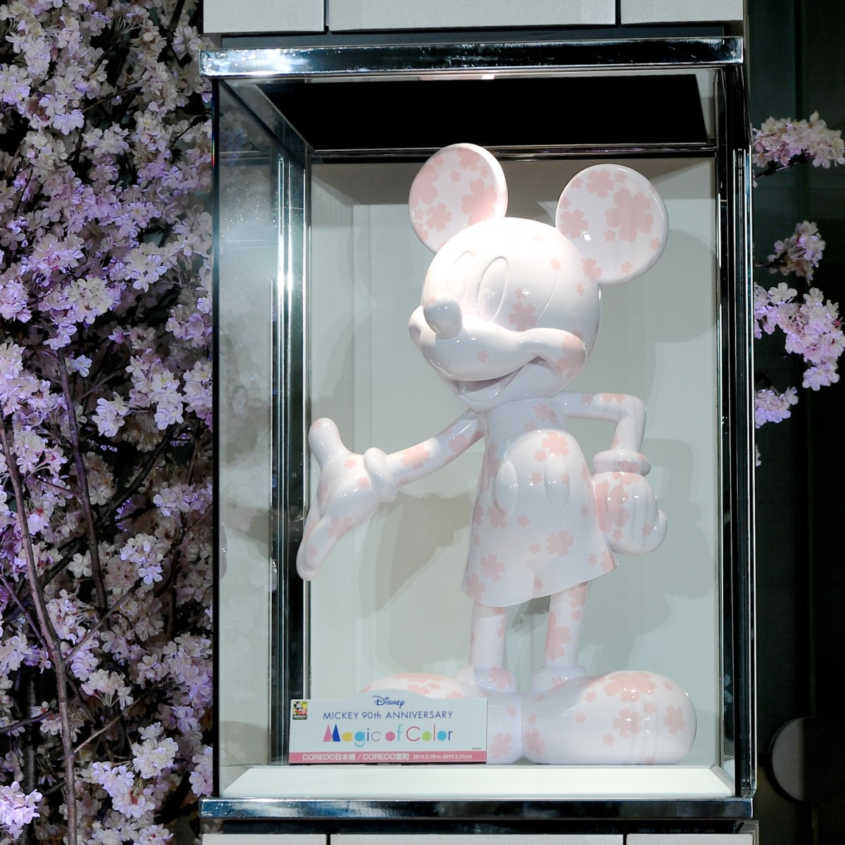 桜モチーフのミッキーマウス立像