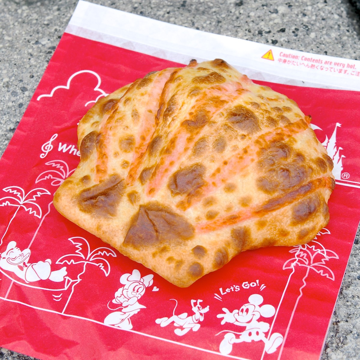 貝殻シェイプ 東京ディズニーシー セバスチャンのカリプソキッチン シーフードクリームのカルツォーネ マジカルシェルスープ ワカメ