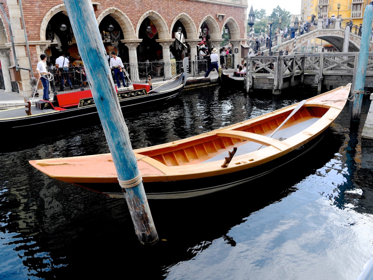 ゴンドラ ヴェネチア ン 美しい運河を渡るベネチアのゴンドラ、乗り場や料金を紹介します!
