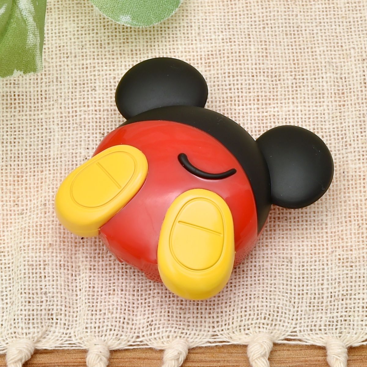 ミニコンパクトモイスチャーバーム -ミッキーマウス-　Mini Compact Moisture Balm -Mickey Mouse-　アップ