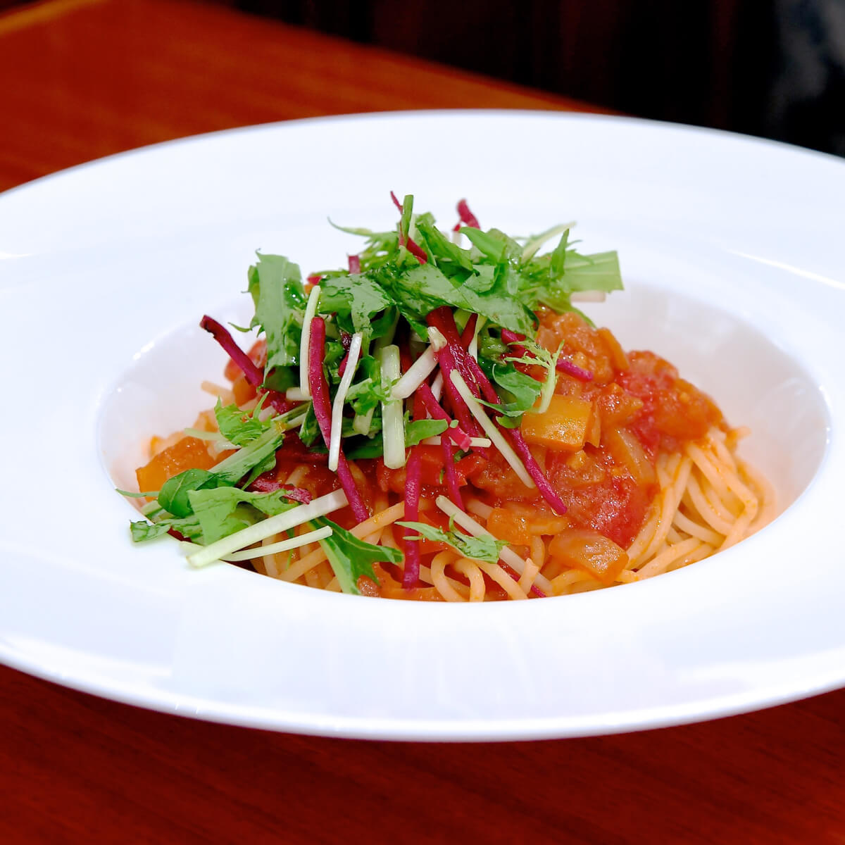 スパゲッティーニ、野菜のトマトソース
