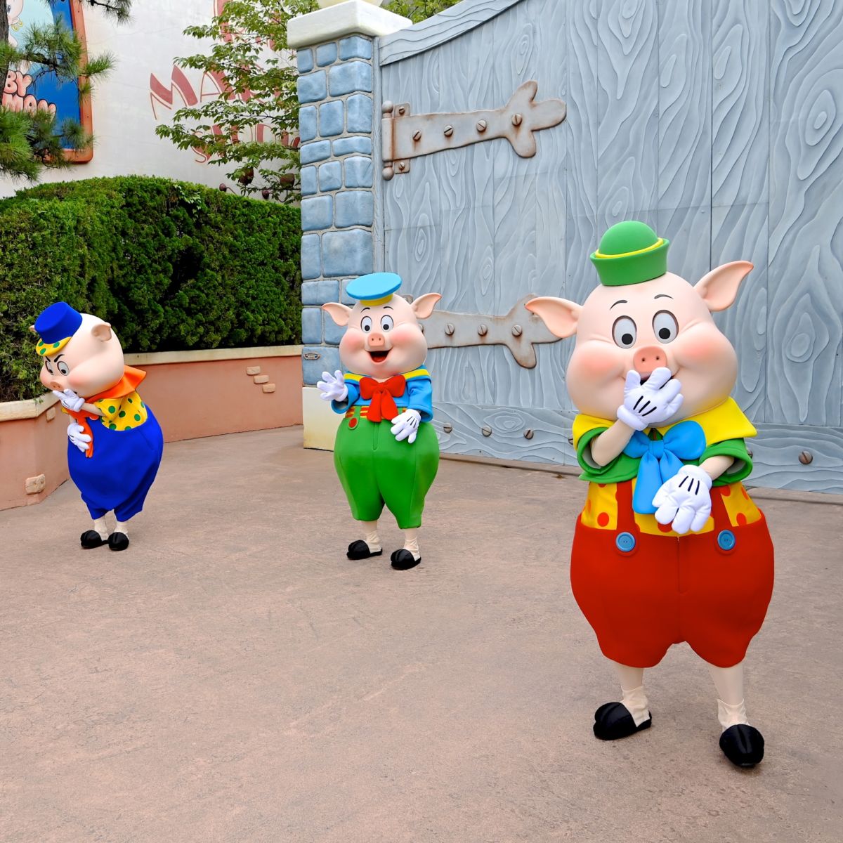 人気のクリスマスアイテムがいっぱい Disney ディズニー 3匹のこぶた 3匹の子豚 3匹の小豚 プラクティカル ぬいぐるみ 3びきのこぶた 3匹の こぶた ファイファー フィドラー その他 Www Comisariatolosandes Com
