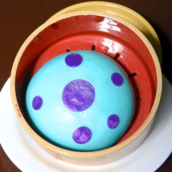 サリーモチーフ!東京ディズニーシー「ヴォルケイニア・レストラン」ジェームズ・P・サリまん(チキン&コーン)