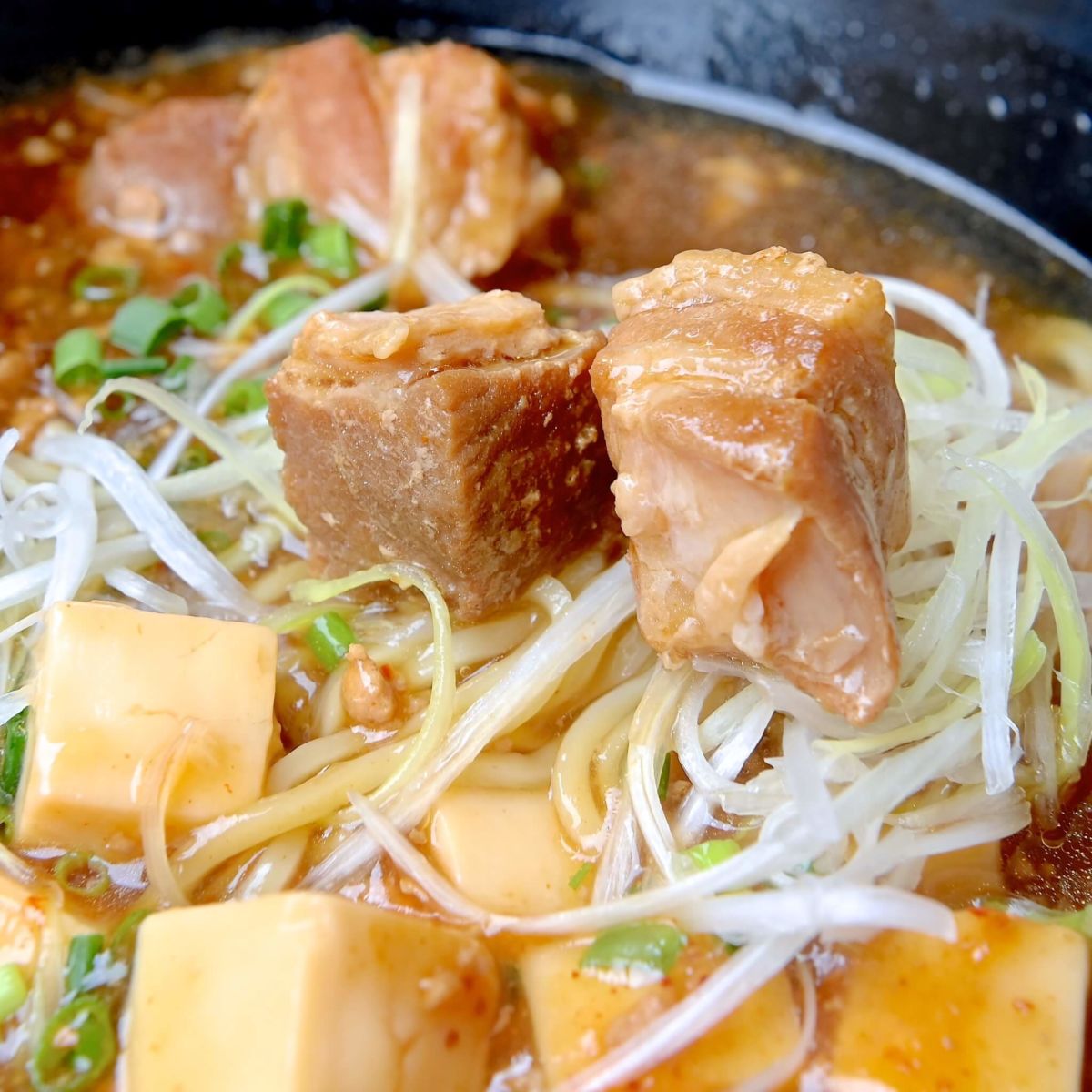 豚角煮とマーボー豆腐のあんかけ麺　トッピング
