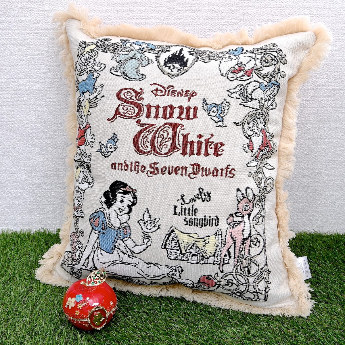 白雪姫 クッション Snow White and the Seven Dwarfs