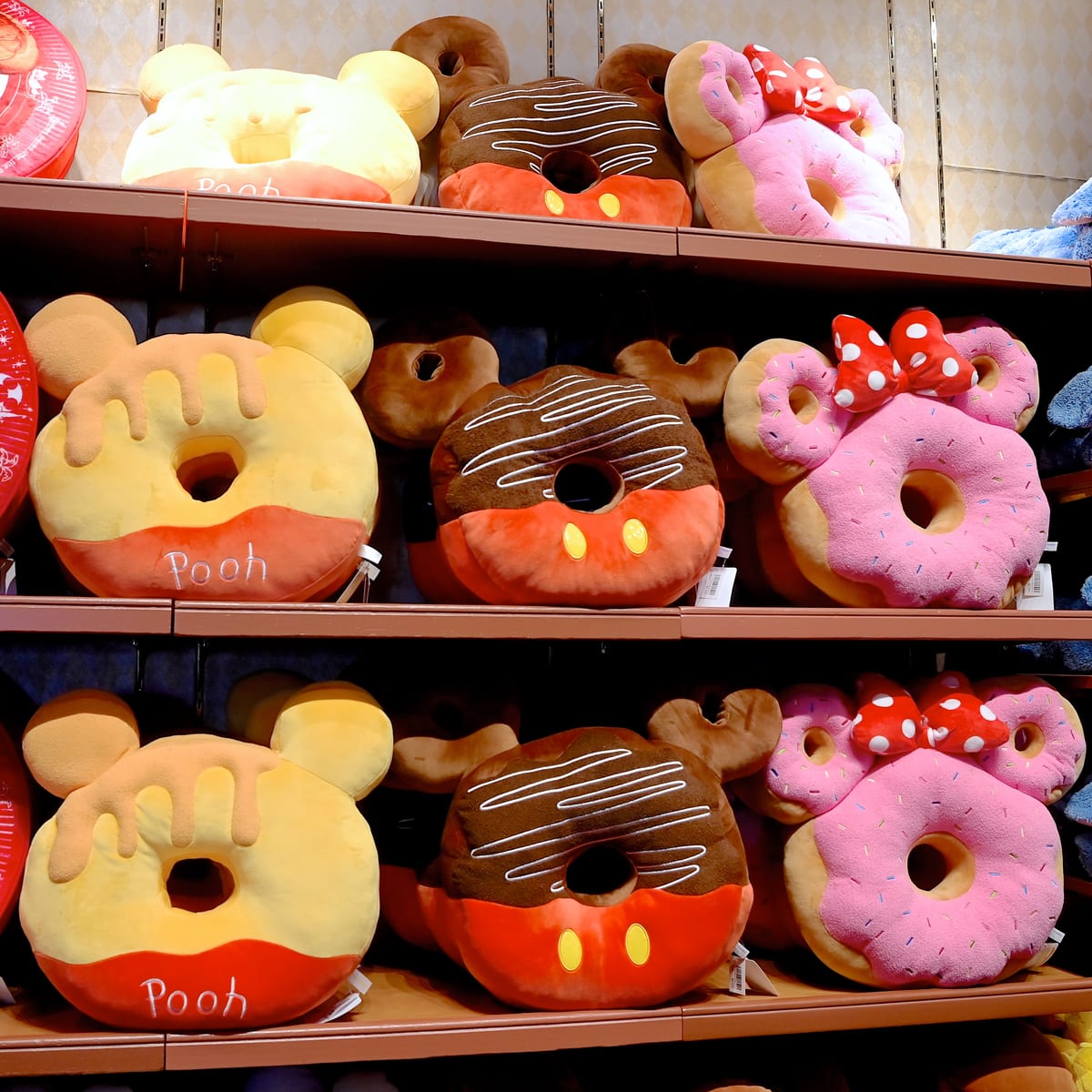 東京ディズニーランド ミッキー・ミニー・くまのプーさんドーナツクッション・お土産