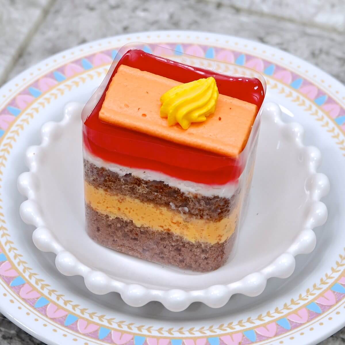 <サルタン>マンゴークリーム&ラズベリージュレのケーキ
