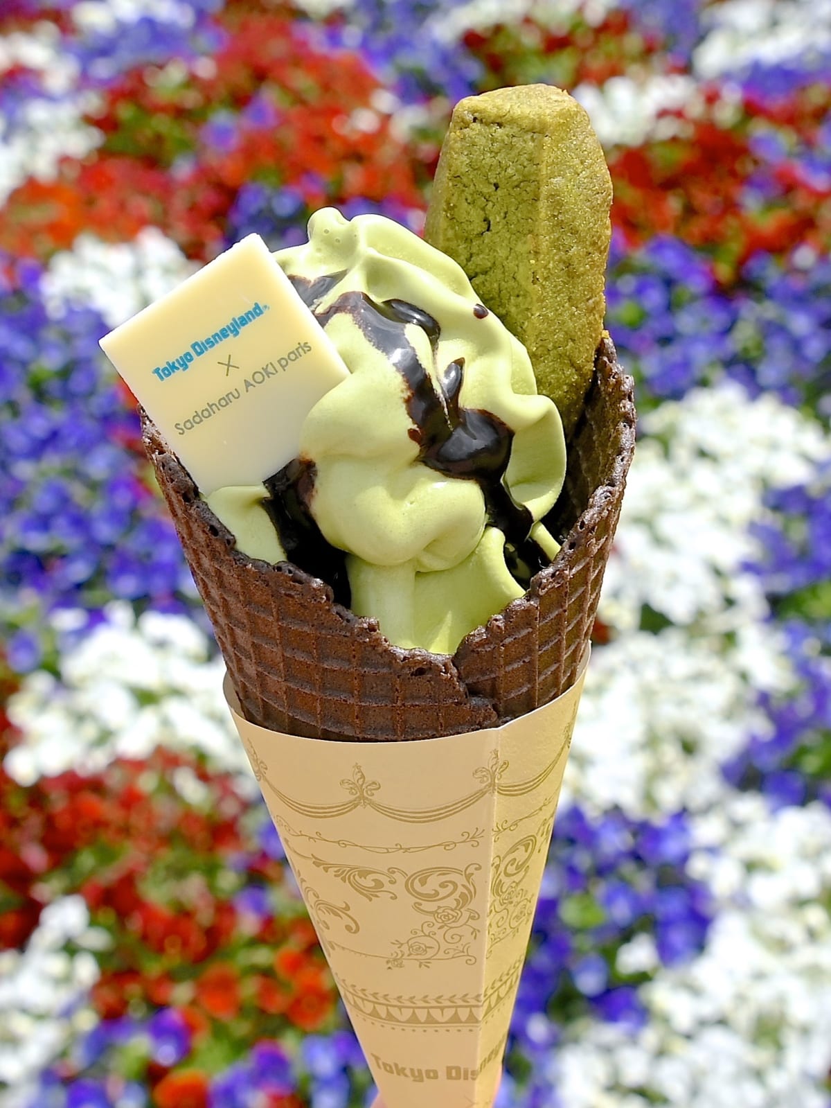 アイスクリームコーン「Sadaharu AOKI paris」スペシャルソフトクリーム(抹茶&チョコ)　アップ