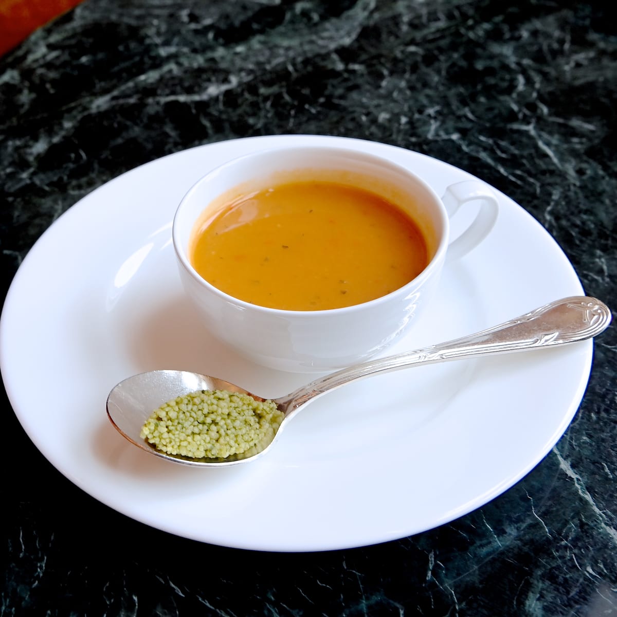 バジル風味の野菜スープ