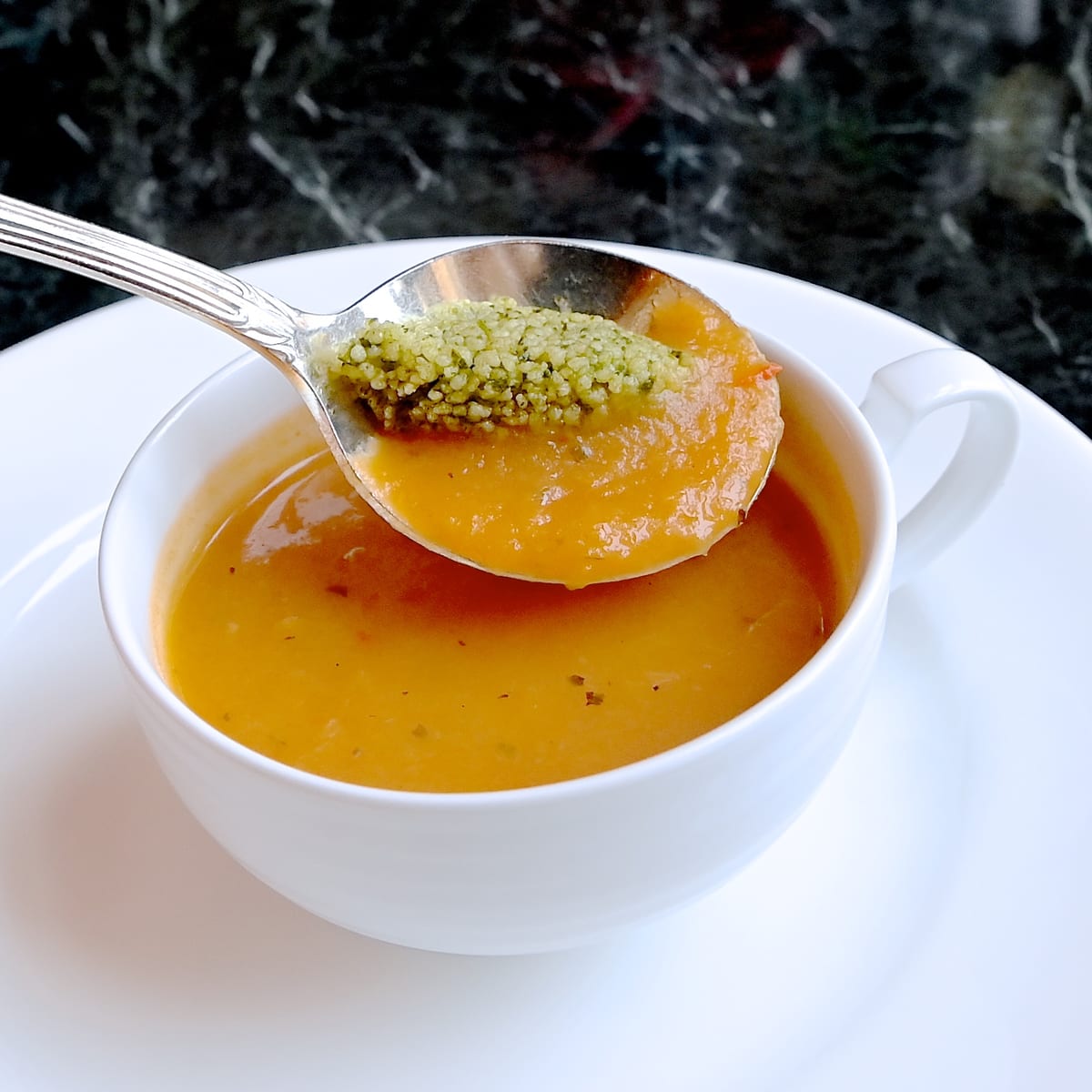 バジル風味の野菜スープ　アップ