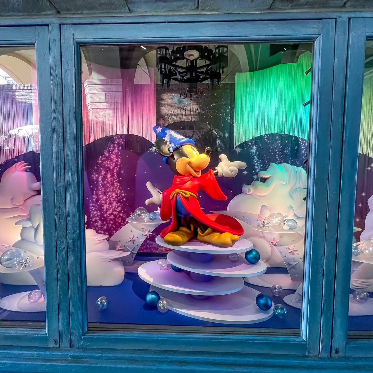 東京ディズニーシー20周年数量限定アイテム「ピース・オブ・ザ・ドリーム」